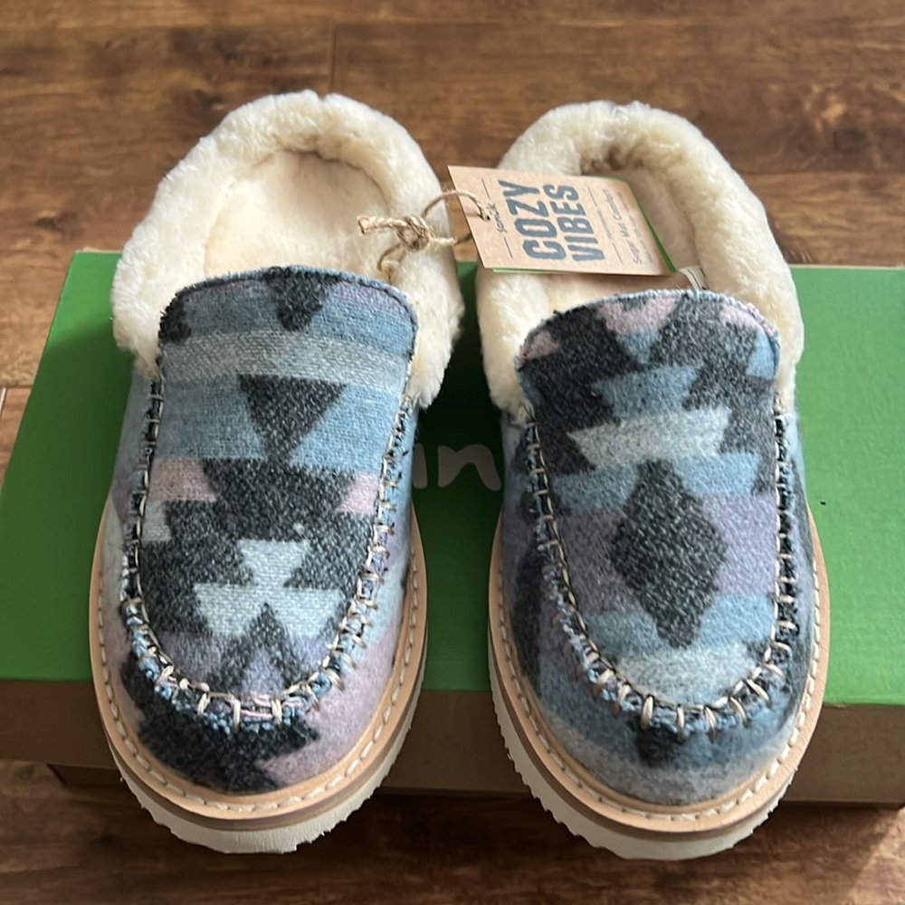 Sanuk Slipper Size 5